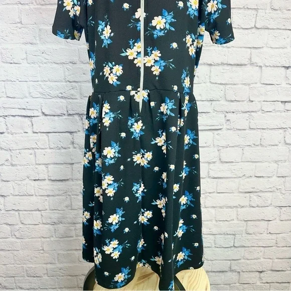 LulaRoe Black Floral Fit and Flare Short Sleeve Dress Size 3XL - Picture 7 of 11
